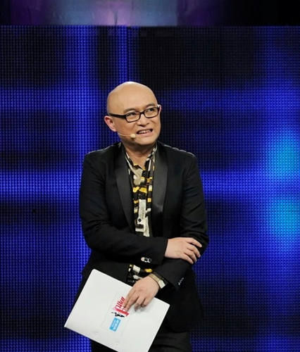 5月19日孟非摔伤画面