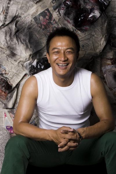 孙磊《风雨唐人街》演绎疤面人生