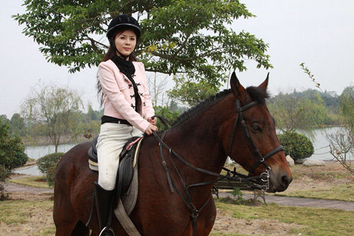 《穷孩子富孩子》演员唱名曲成网络红人