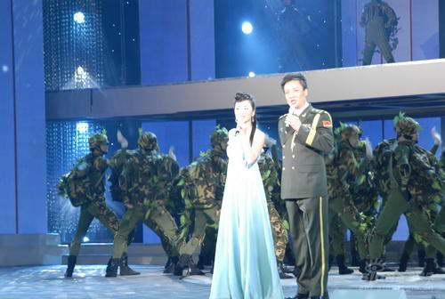 图文:2008央视春晚--阎维文张燕《亲爱的人》