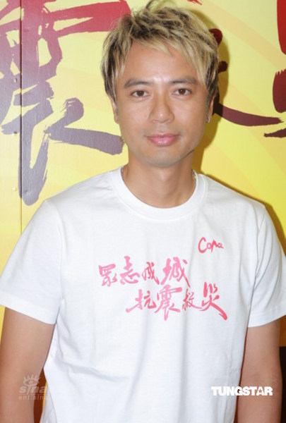 图文:TVB赈灾晚会--李克勤出席晚会