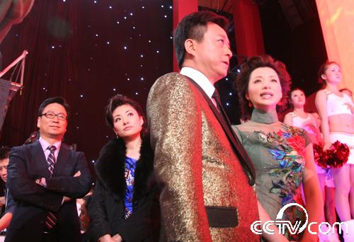 图文春晚主持人后台揭秘四位主持人候场