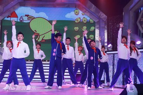 图文:《喜来坞》第二十一场-第八套广播体操