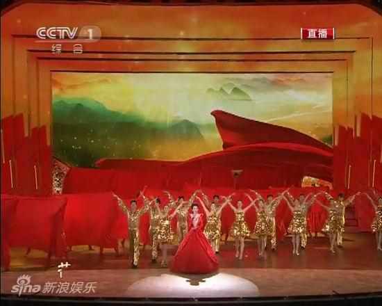 图文:2011年央视春节晚会-《旗帜更鲜艳》现场