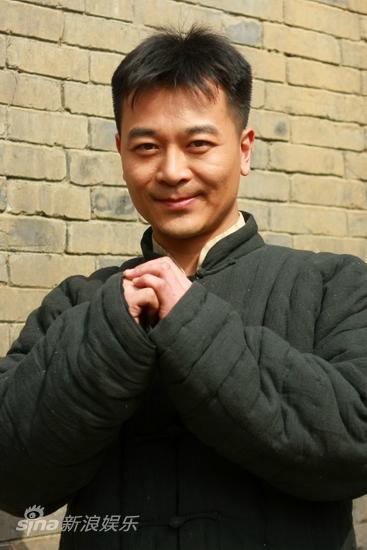 吴樾和大家打招呼