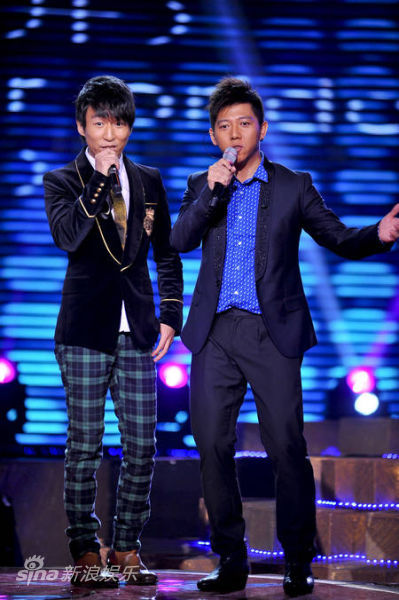 图文:浙江卫视跨年晚会-羽泉唱歌