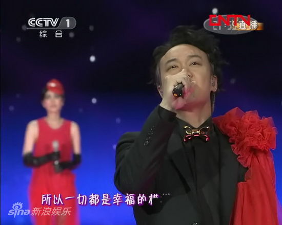 图文: 央视龙年春晚 -陈奕迅深情_影音娱乐_新浪