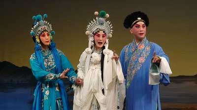 青研班出演京剧《白蛇传》