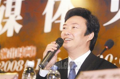 观看罗京版《千里之外》录像,费玉清即兴伴和声
