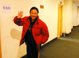 昨夜,三个女人讲了两个半小时相声