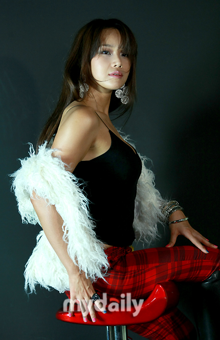 狐狸歌文智恩的明星写真获得了极高的人气_