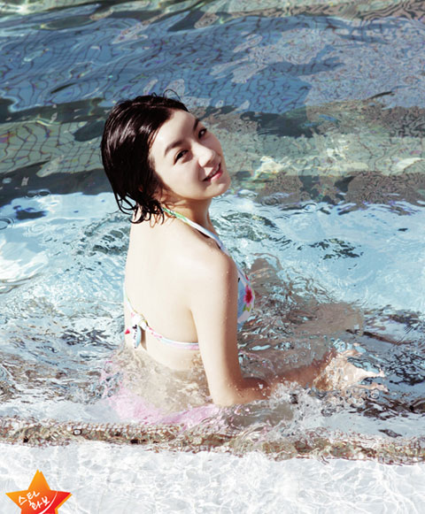 韩国女演员Amy公开第一部写真集