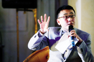 名嘴来渝 窦文涛没鲁豫贵