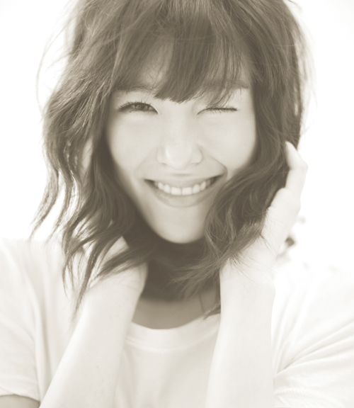 组合<em>少女时代</em>成员<em>tiffany</em>自出道以来首次<em>演唱</em>了