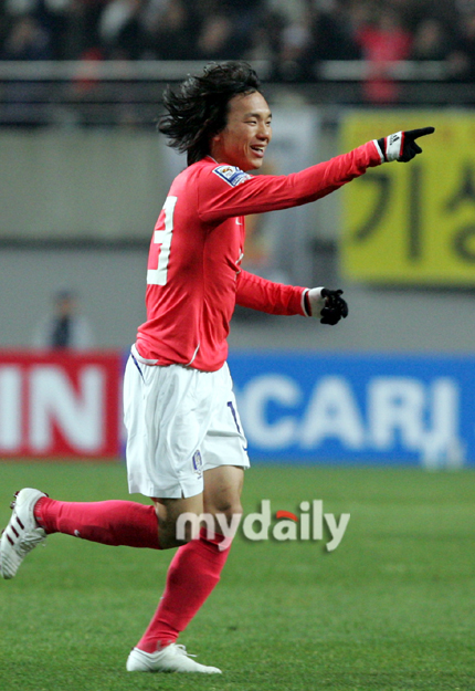 韩国队对朝鲜队之间足球比赛成4月1日收视率