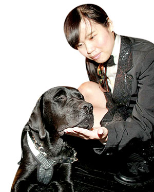 导盲犬头回登台有些迷茫