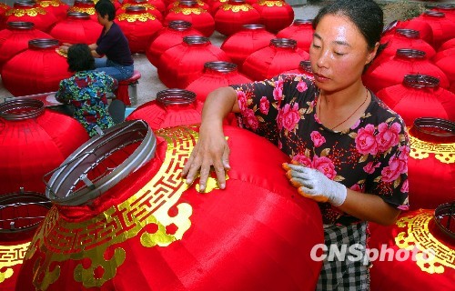 中国民众多种形式迎国庆 时尚元素体现时代风