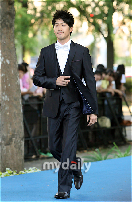 漫步人生路音乐剧演员_韩国音乐剧演员收入