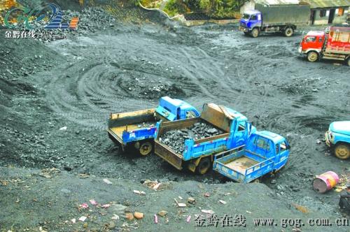 织金县老鹰村龙金煤矿 采煤采出几十栋危房