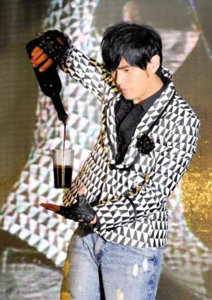 青蜂侠周杰伦_周杰伦青蜂侠自己收入