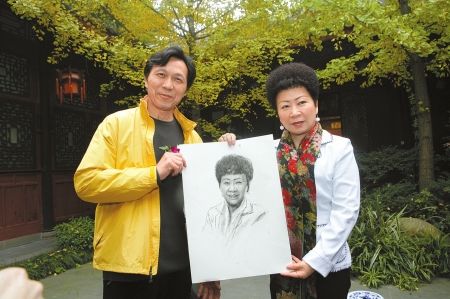 王其钧成都画展曹世如当模特