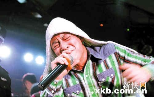 陈冠希酒吧卖唱3首歌收6位数_影音娱乐_新浪