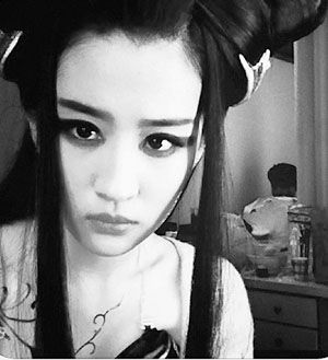 烟熏妆"小倩"刘亦菲吓一跳!