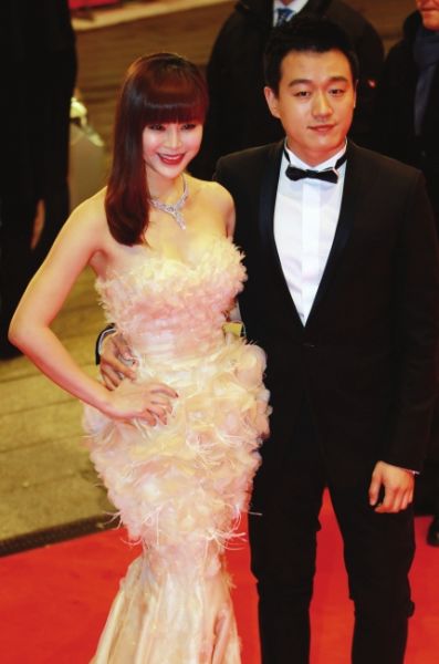 佟大为(微博)老婆关悦(微博)首当制片