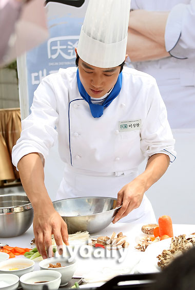 图文：电视剧版《食客》探班--金来沅有板有眼