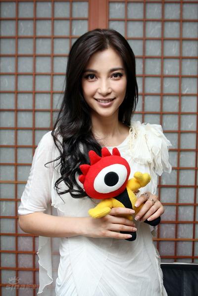 图文：李冰冰韩国任宣传大使--李冰冰与小浪