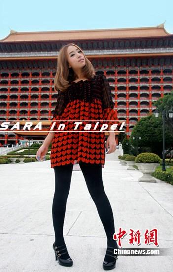 韩星SARA台湾拍写真穿俏丽短裙大秀身材(组图)