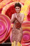2011港姐晚装优雅亮相 花为主题清丽高贵(组图