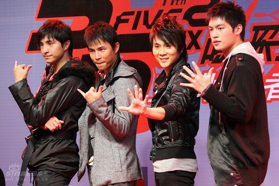 图文:5566首开记者会--5566集体合影