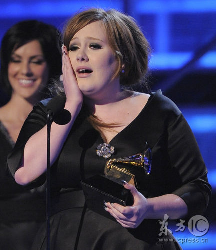 详讯:Adele获最佳流行女歌手奖