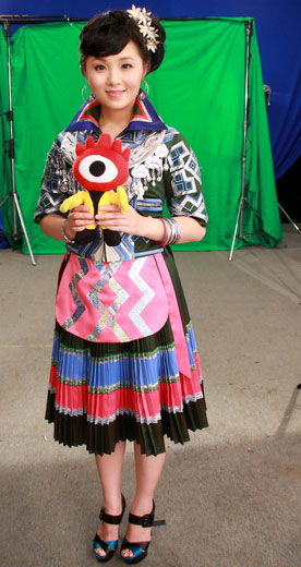 曾敏拍摄《喜歌》MV 军旅歌手为60周年献礼(