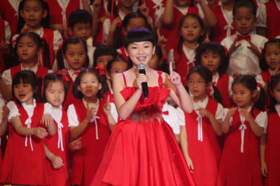 九岁<em>女孩豆豆</em>香港献唱 祝福祖国感动观众(图)_