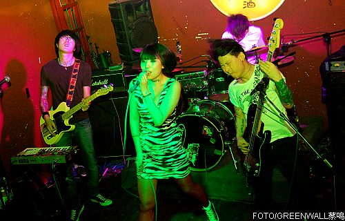 大棒乐队迷你巡演成都站上演狂舞派对(图)