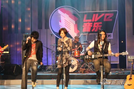 信乐团卢巧音做客《真Live真音乐》22日播出