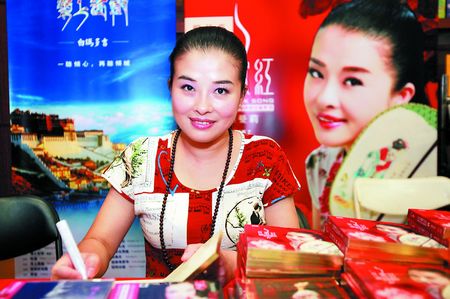 杨曼莉广州签售新专辑曝蓝洁瑛再入院(图)