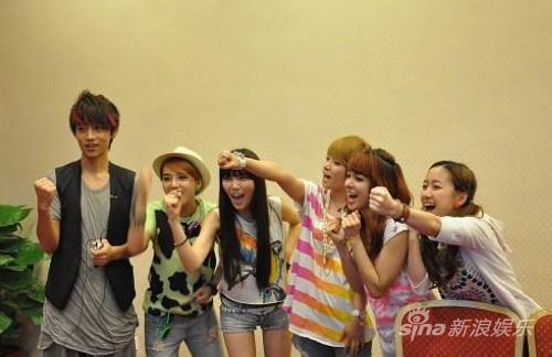 i Me突现魏晨一呼百应 蜜女撒娇可爱为师哥加