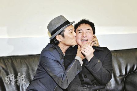 吕方与杜德伟相识超过30年，即使送吻也不会惹出误会
