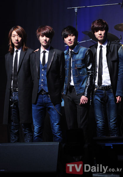 CNBLUE