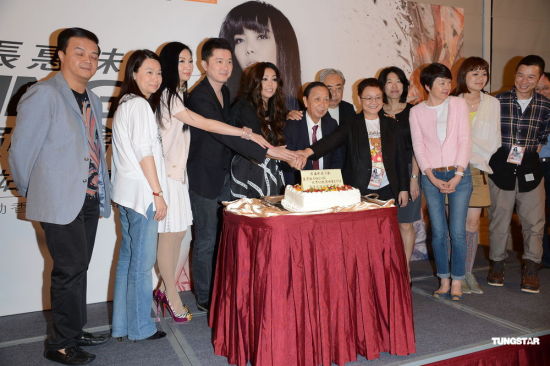 <em>张惠妹</em>香港个唱落幕 挑战四面台迷失方向 _京