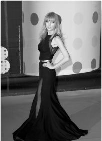 泰勒-斯威夫特全英音乐奖秀歌秀才艺