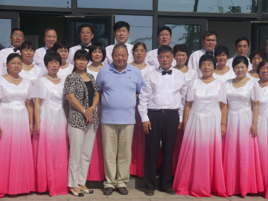 臧天朔出狱后首秀 现身社区比赛当伴奏