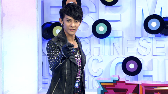  汪东城 主持风云榜 反击杨丞琳挽猛男形象 - 娱