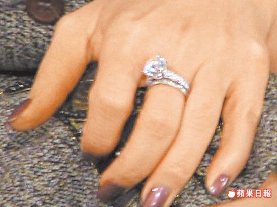 张清芳豪宅遭窃丢百万钻戒 老公身家3亿