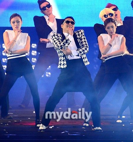 psy《绅士》公告牌hot100排名下跌至33位