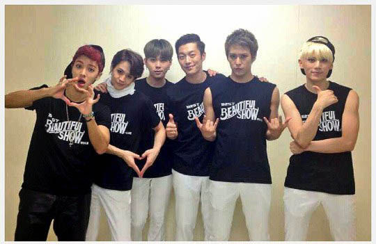 beast组合,张贤胜bigbang第六人 中国台湾网 娱乐 总览 > 正文 beast 新浪娱乐讯 韩国男生组合beast