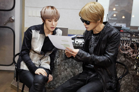 JYJ在中筹备个唱 与 Gummy 成搞笑二人组|金在